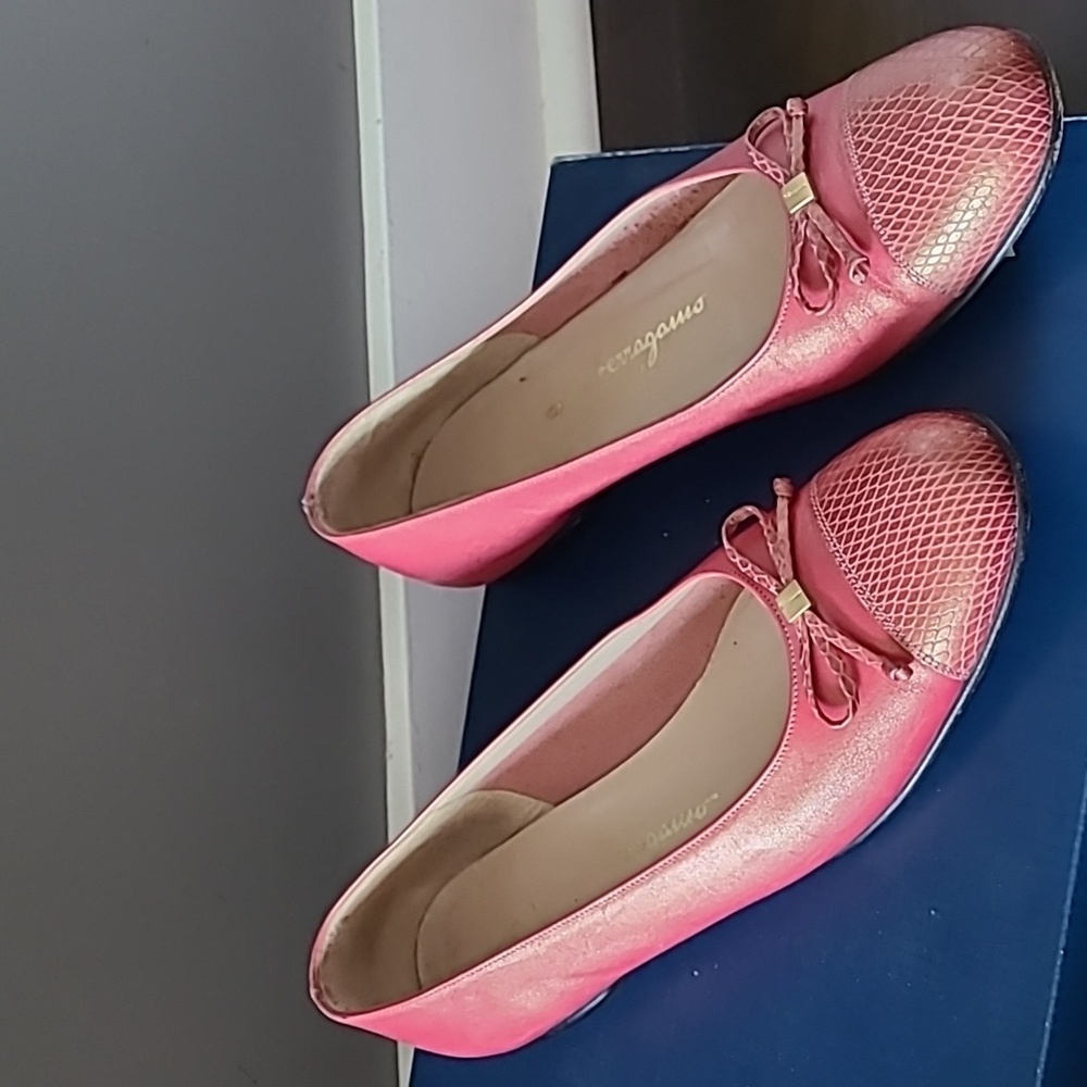EUC Salvatore Ferragamo flats